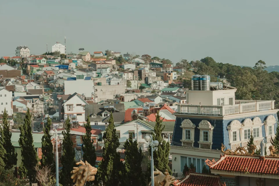 Đội ngũ chủ nhà và nhân viên